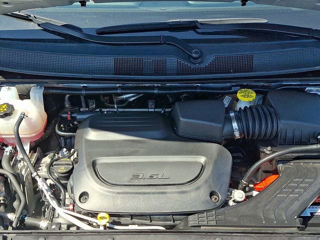 Used 2024 Chrysler Pacifica Limited FWD image 29