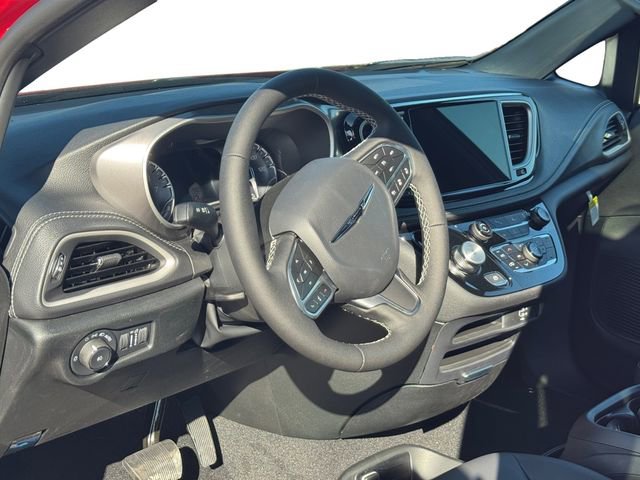 New 2026 Chrysler Pacifica Select image 6
