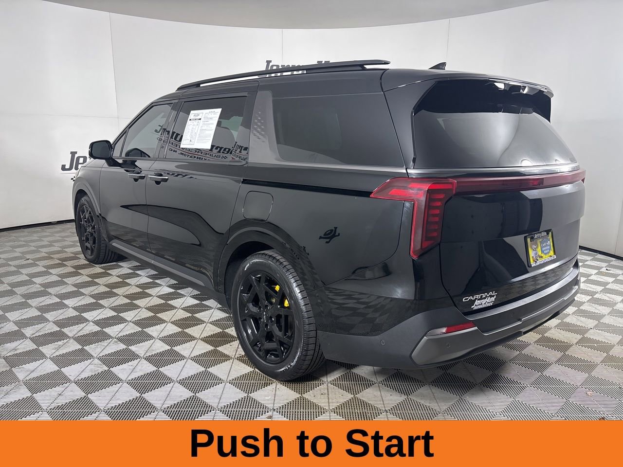 Used 2025 Kia Carnival SX Prestige image 7