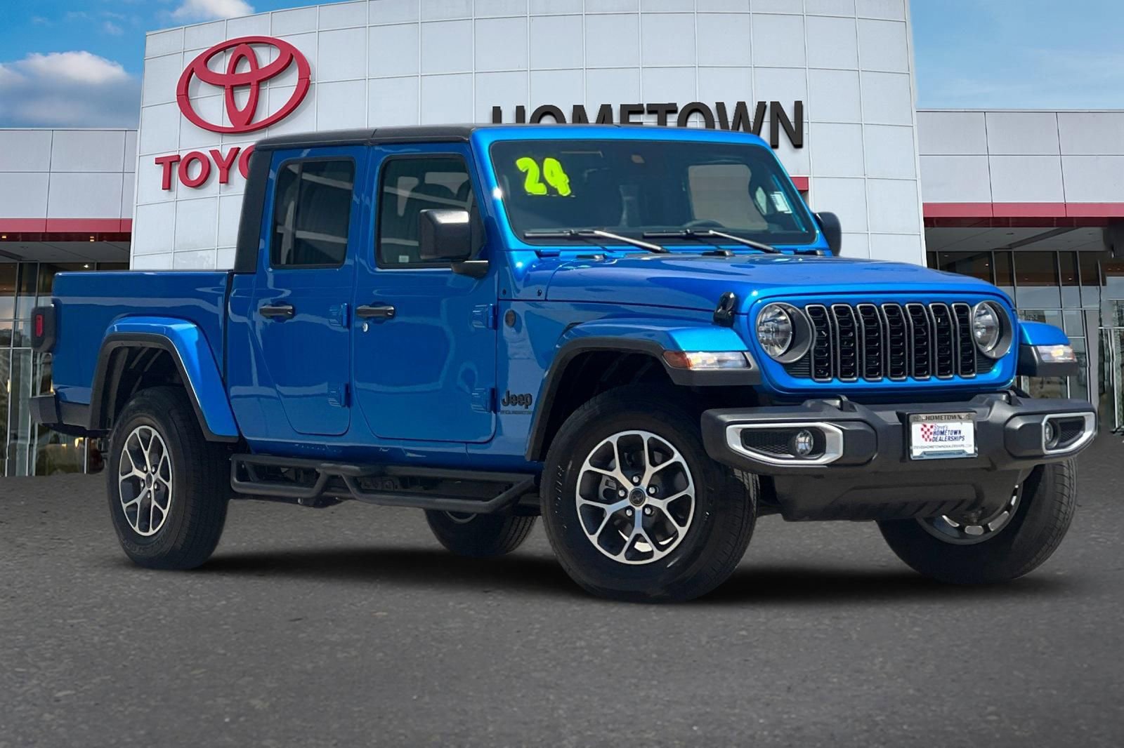 Used 2024 Jeep Gladiator Sport image 2