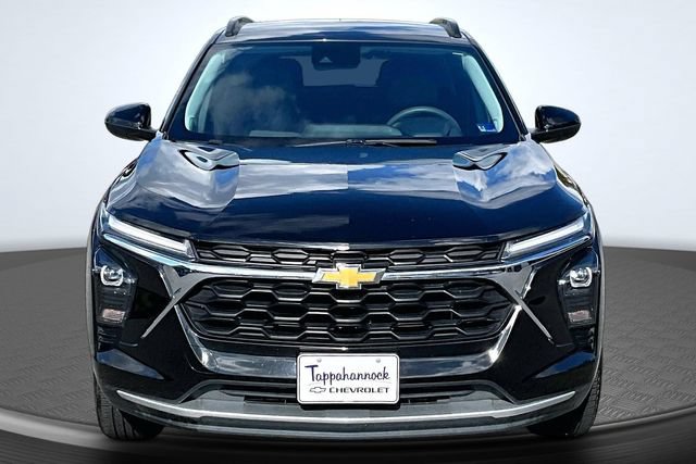 Used 2025 Chevrolet Trax LT FWD image 2