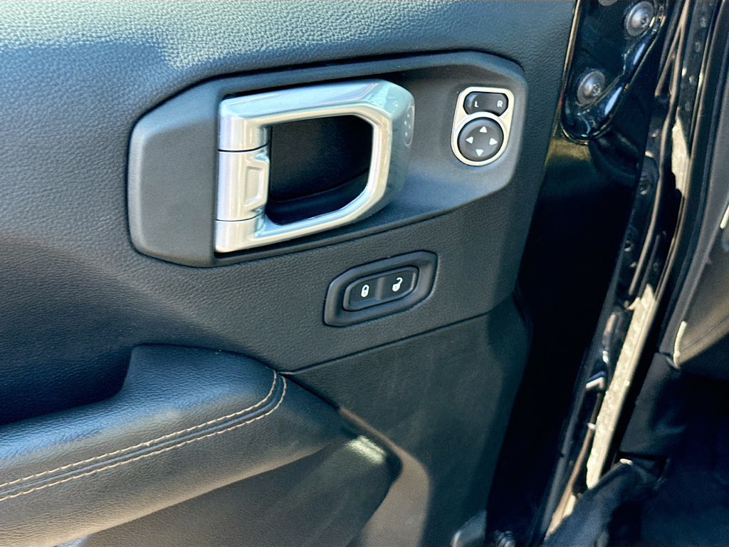 Used 2022 Jeep Wrangler Unlimited Sahara AWD/4WD image 19