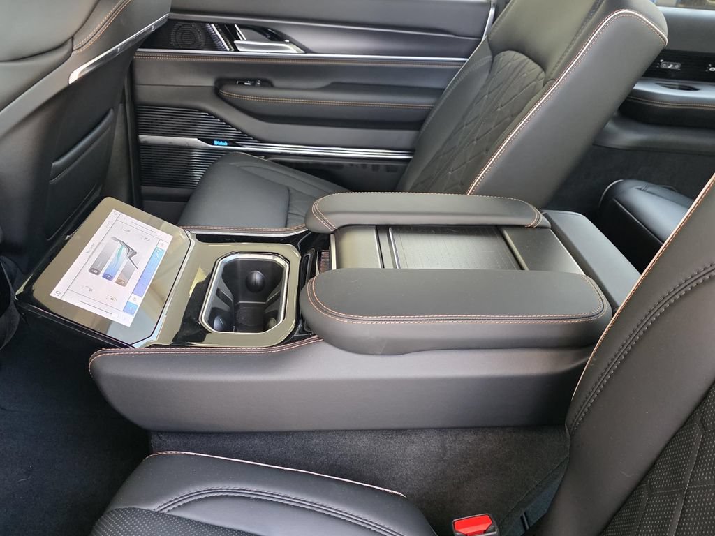 New 2026 Jeep Grand Wagoneer Summit AWD/4WD image 11