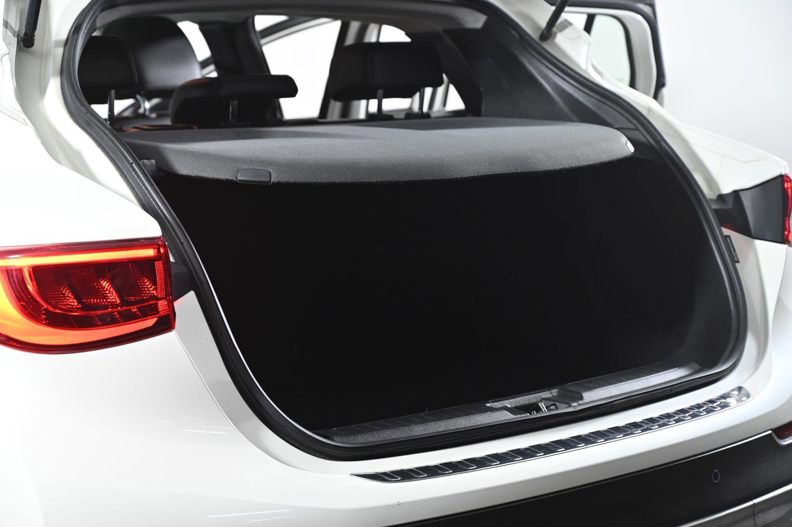 Used 2019 INFINITI QX30 Premium w/ Navigation Package image 31