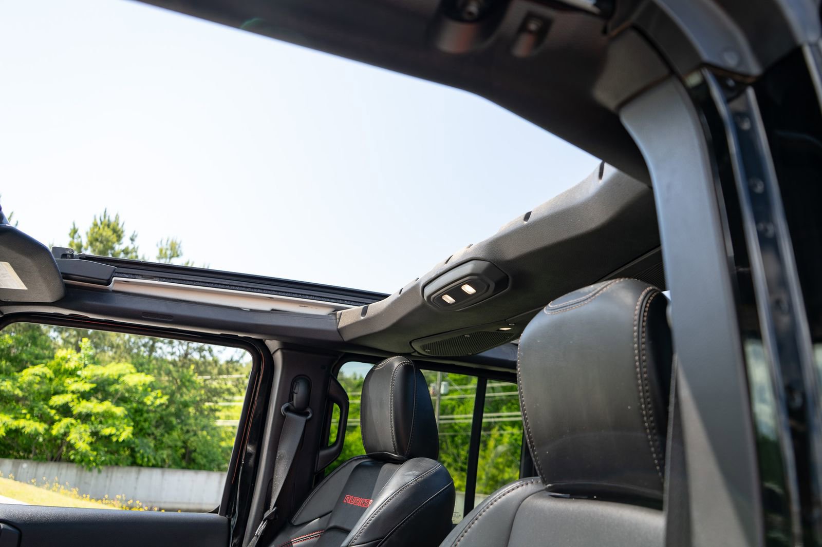 Used 2024 Jeep Wrangler Unlimited Rubicon AWD/4WD image 16
