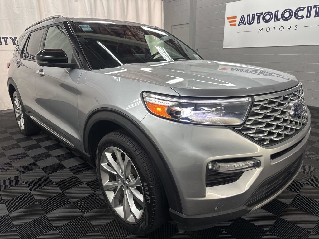 Used 2022 Ford Explorer Platinum w/ Equipment Group 601A AWD/4WD image 2