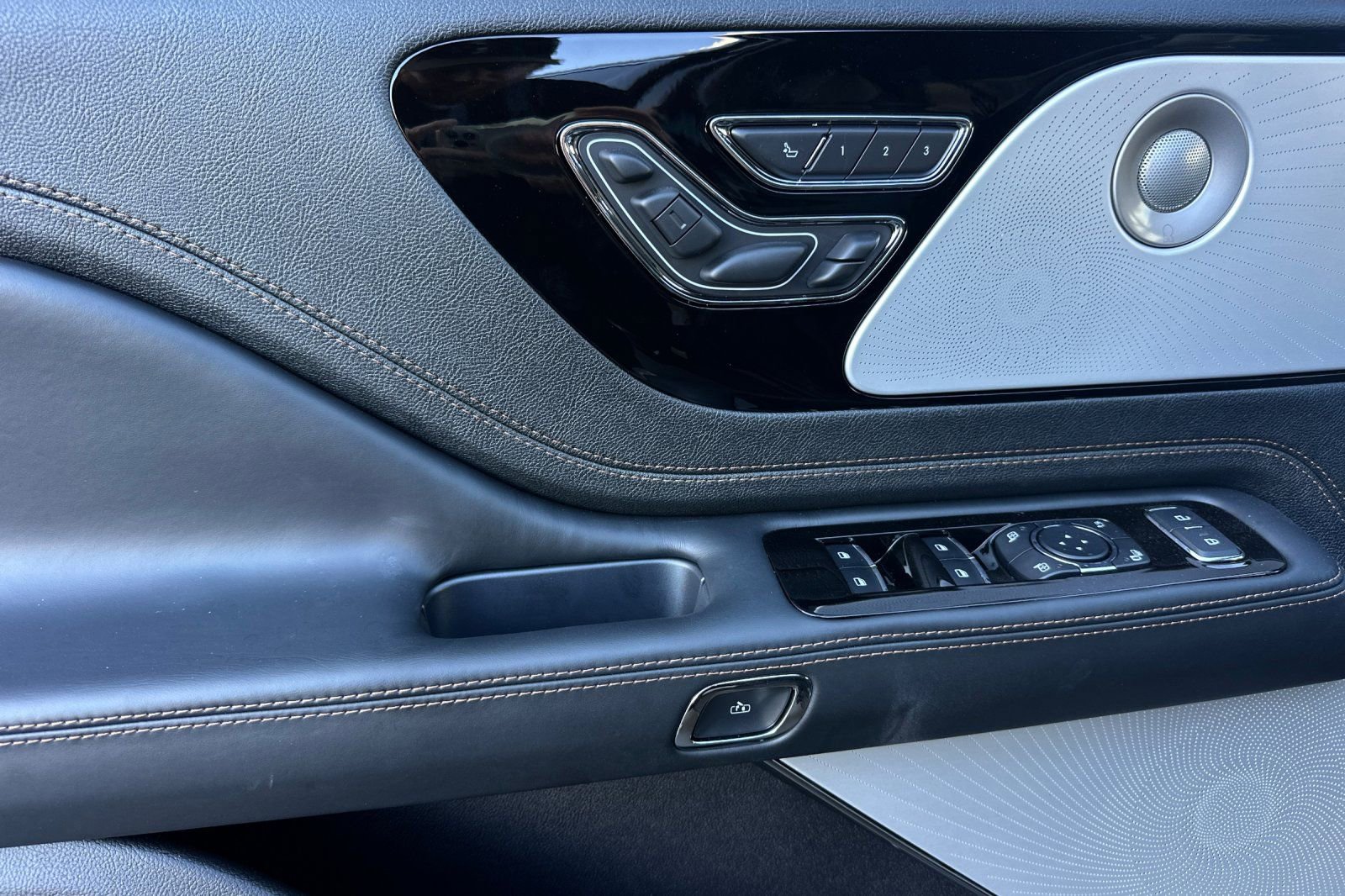 New 2026 Lincoln Aviator Black Label AWD/4WD image 10