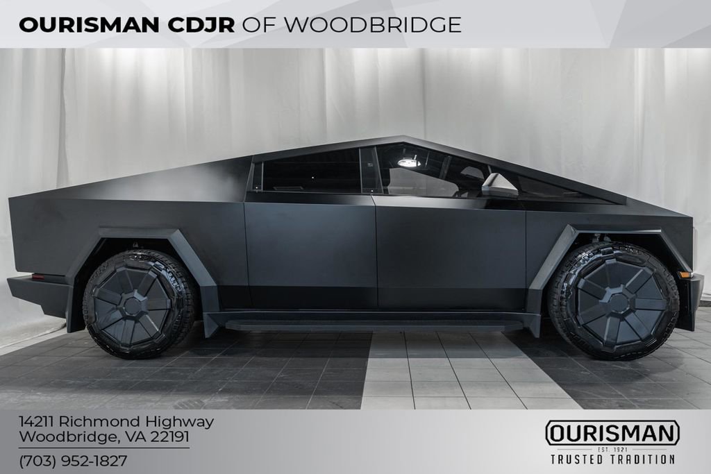 Used 2024 Tesla Cybertruck AWD Crew Cab image 3