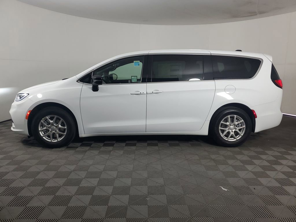 New 2026 Chrysler Pacifica Select image 7