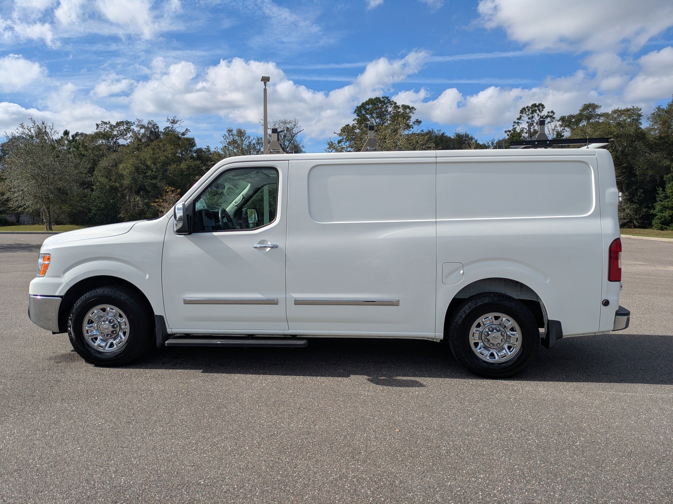 Used 2018 Nissan NV 3500 SL w/ Navigation Package image 7