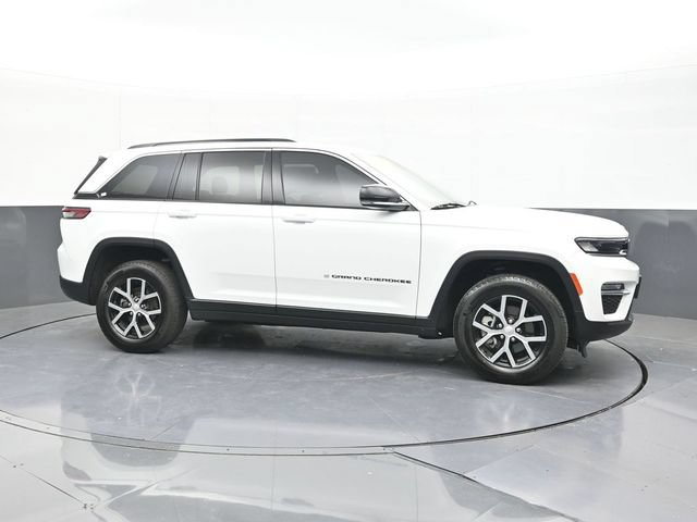 Used 2024 Jeep Grand Cherokee Limited w/ Trailer Tow Package AWD/4WD image 17