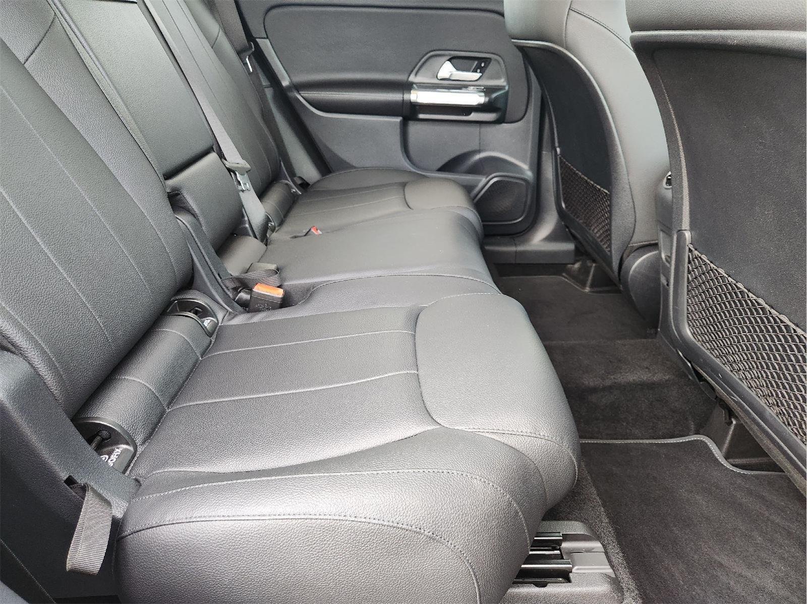 Used 2023 Mercedes-Benz GLB 250 4MATIC w/ Premium Package image 30