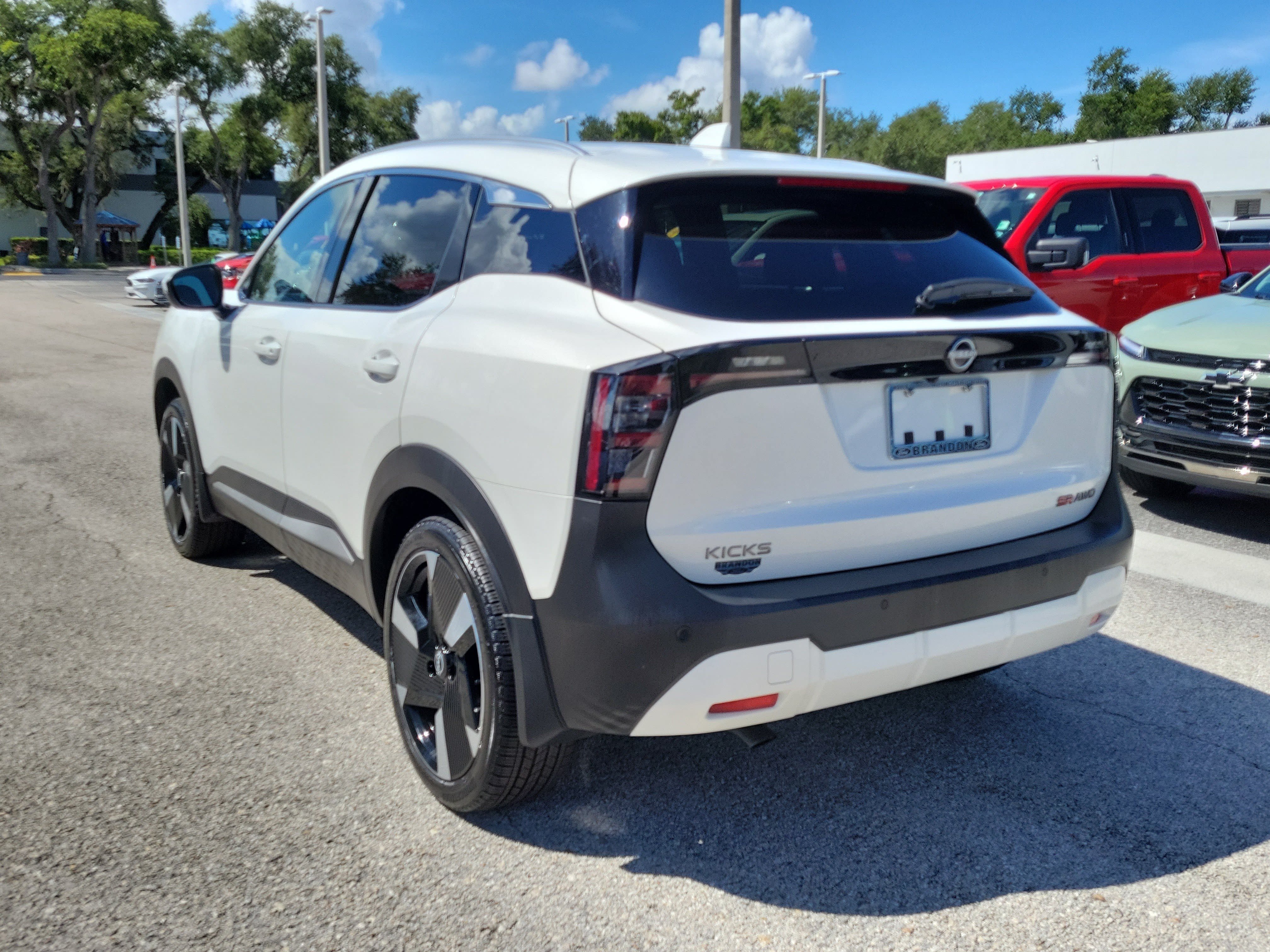 Used 2025 Nissan Kicks SR w/ SR Premium Package AWD/4WD image 7