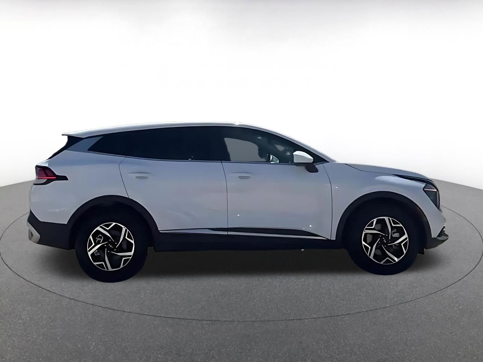 Used 2025 Kia Sportage LX image 11