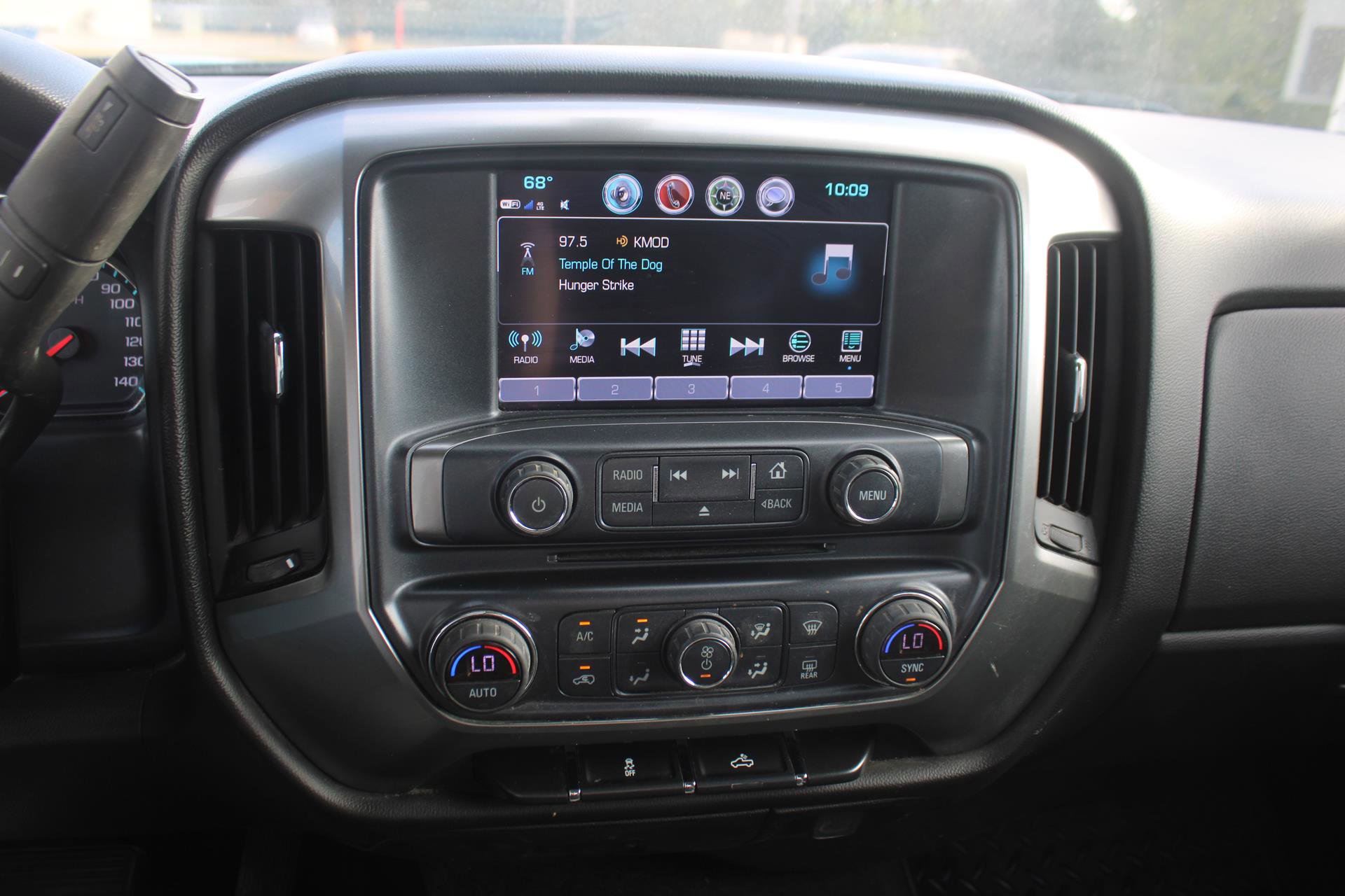 Used 2019 Chevrolet Silverado 1500 LT w/ All Star Edition image 9