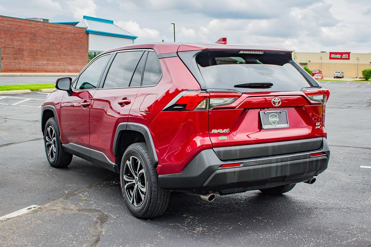 Used 2022 Toyota RAV4 LE AWD/4WD image 7