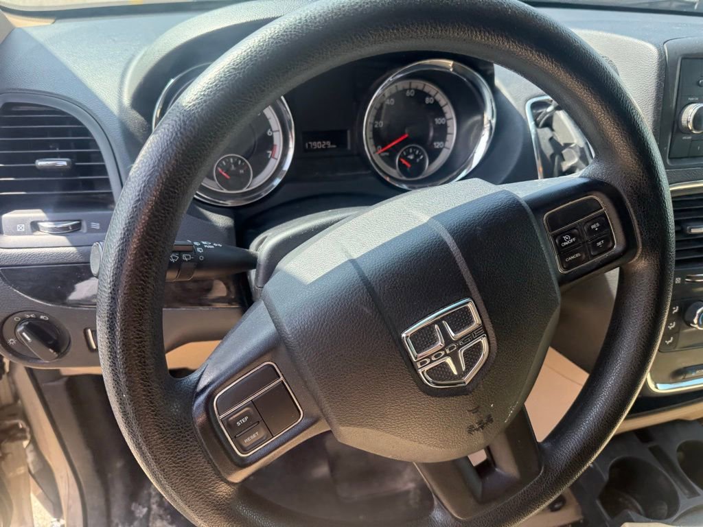 Used 2015 Dodge Grand Caravan American Value Package FWD image 11