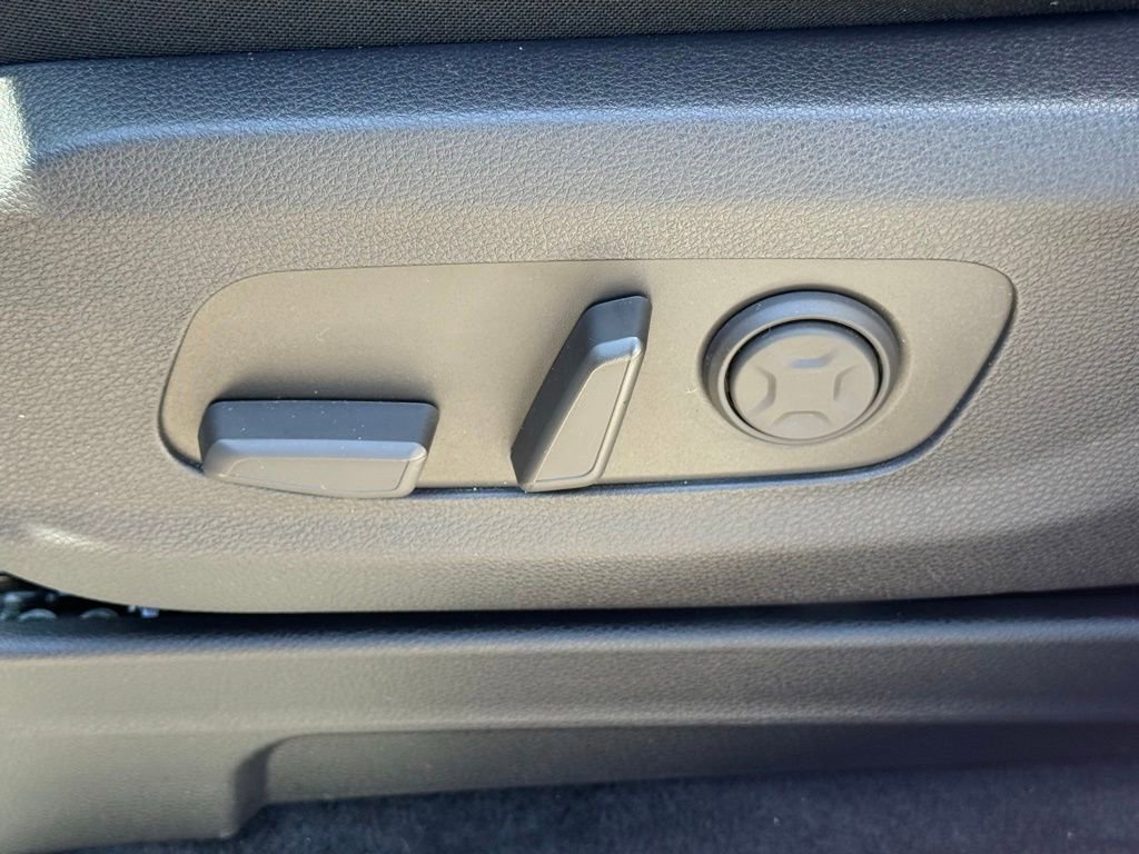 Used 2026 Kia Carnival EX FWD image 19