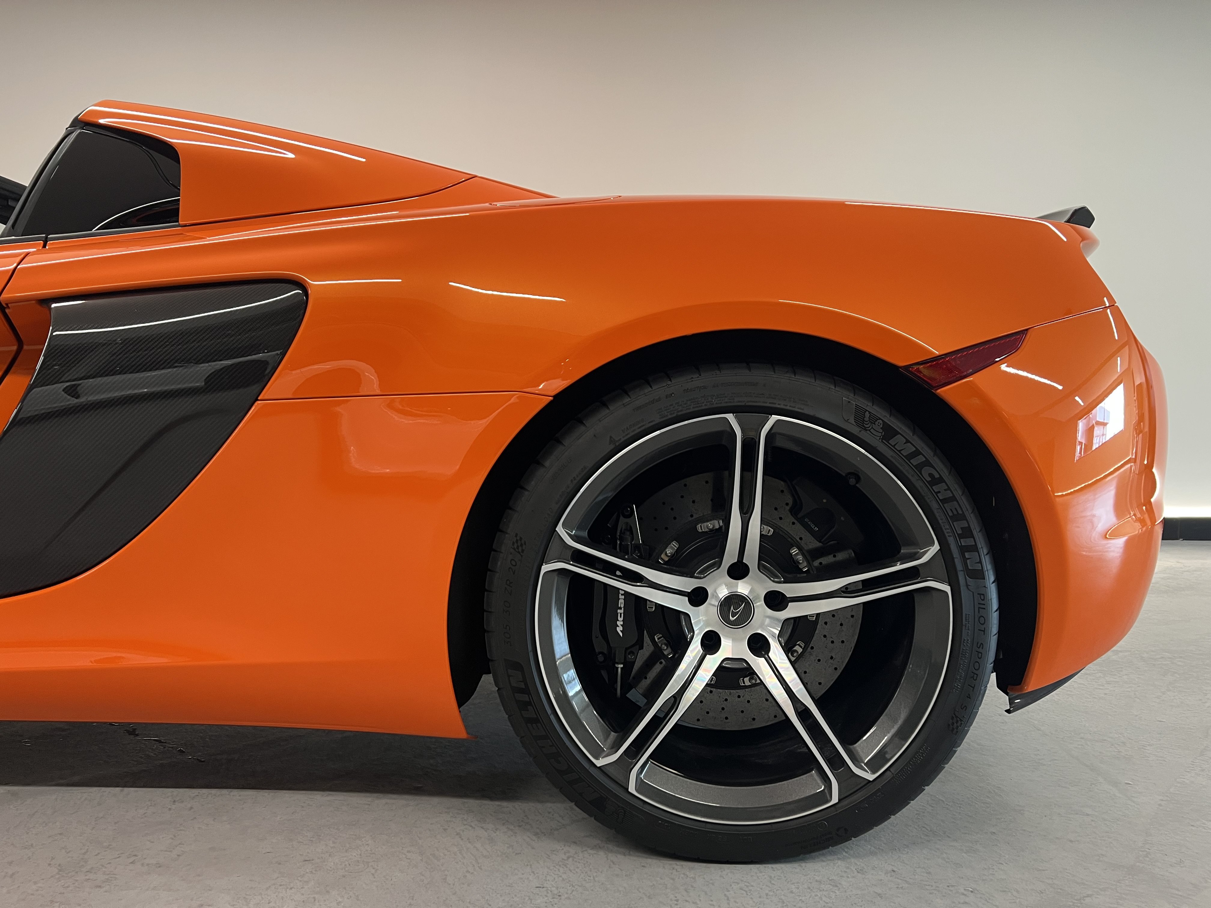 Used 2015 McLaren 650S Spider RWD image 21