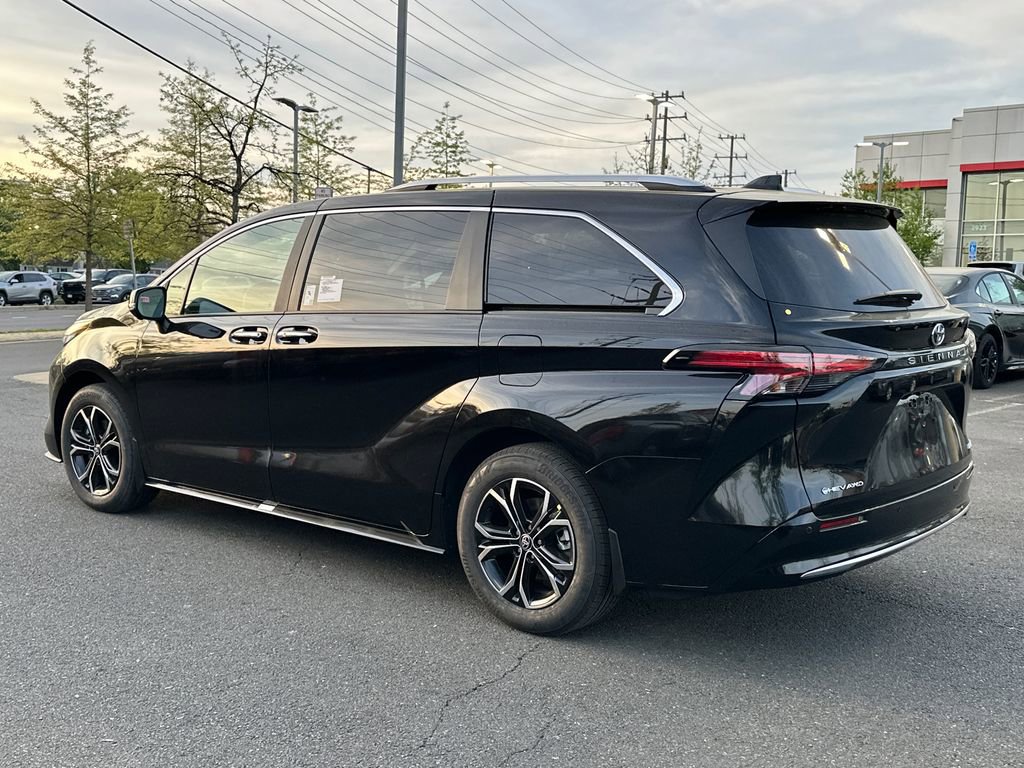 New 2026 Toyota Sienna Platinum image 3