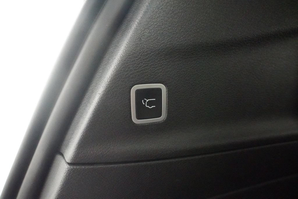 Used 2025 Chrysler Pacifica Limited FWD image 15