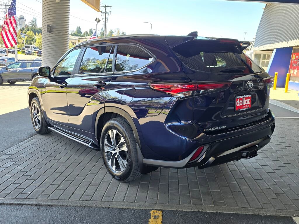 Used 2024 Toyota Highlander XLE AWD/4WD image 7