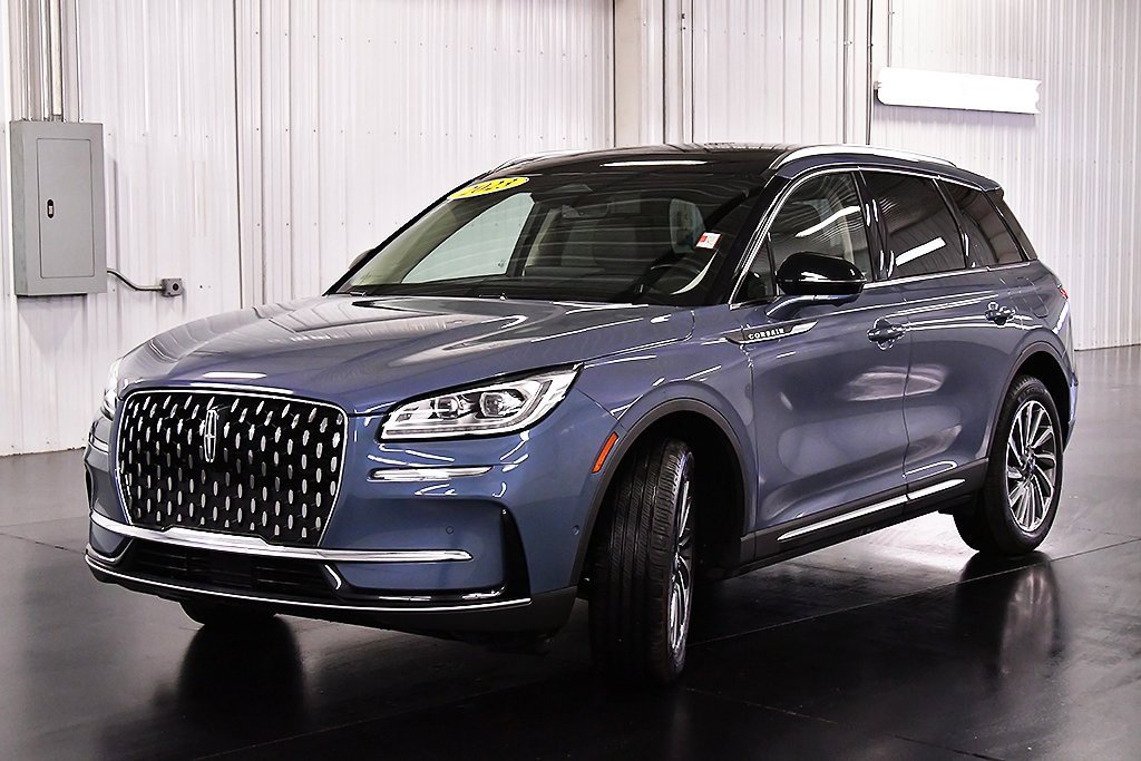 Used 2023 Lincoln Corsair Reserve w/ Equipment Group 202A image 3