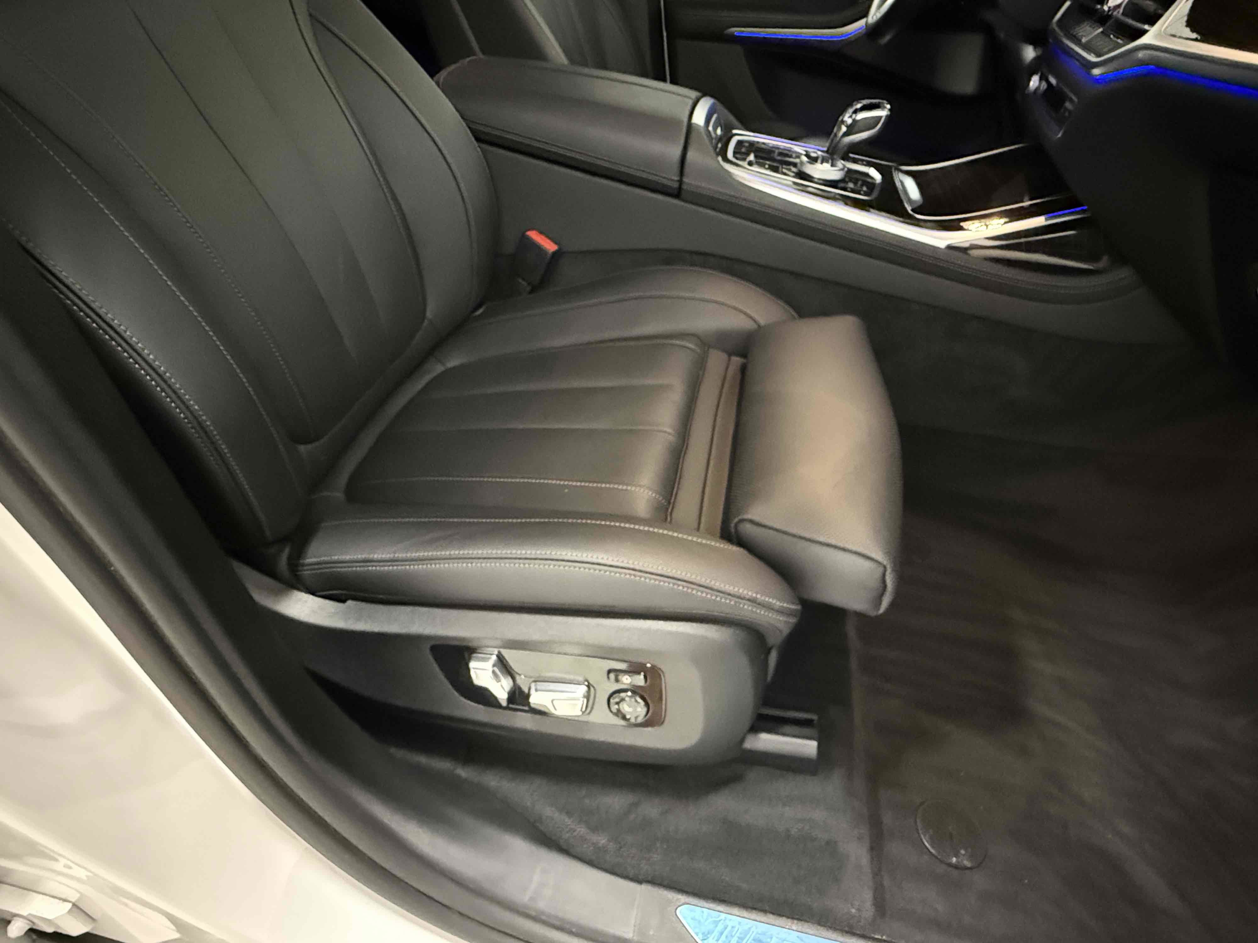 Used 2020 BMW X7 M50i w/ Executive Package AWD/4WD image 58