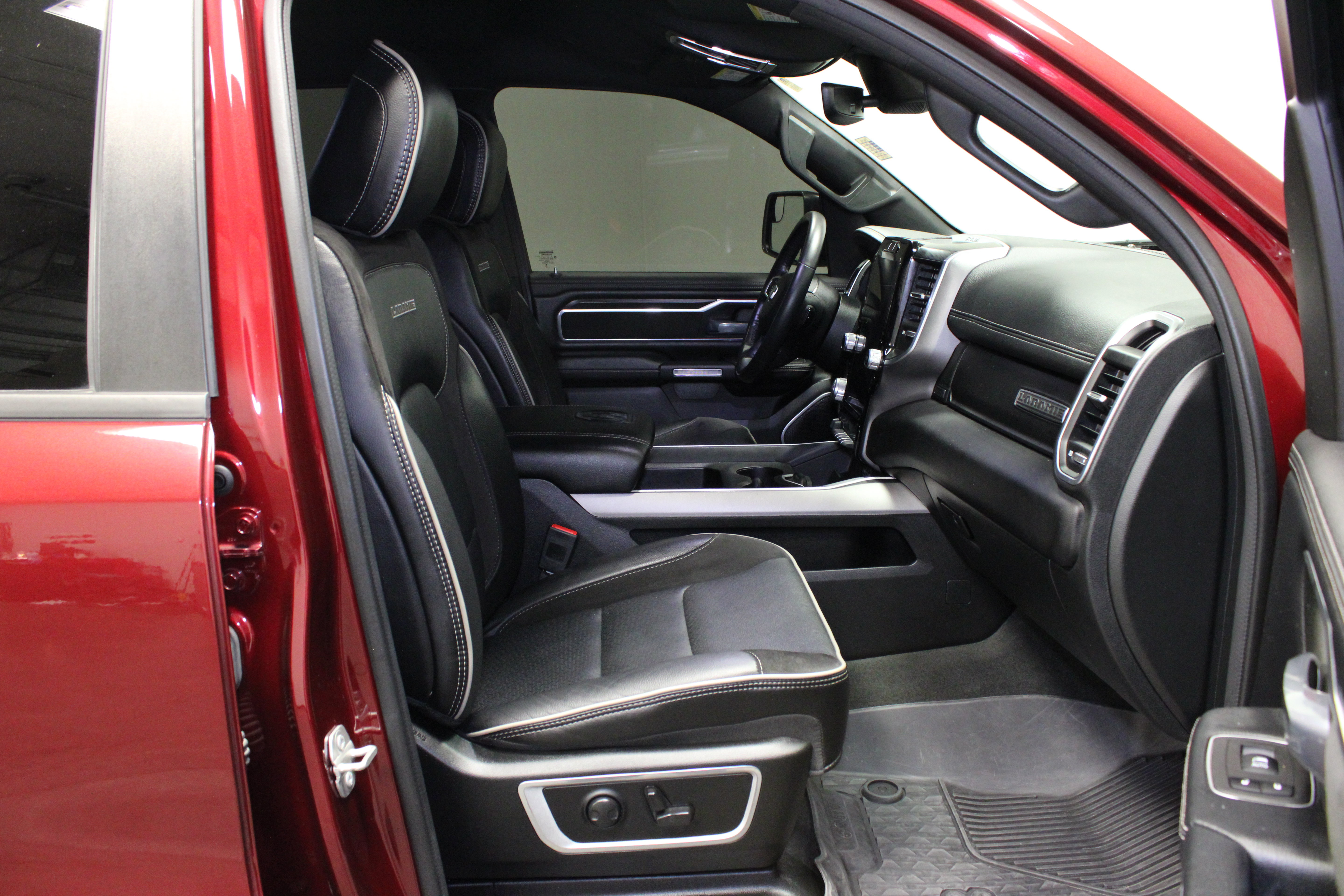 Used 2023 RAM 1500 Laramie RWD image 15