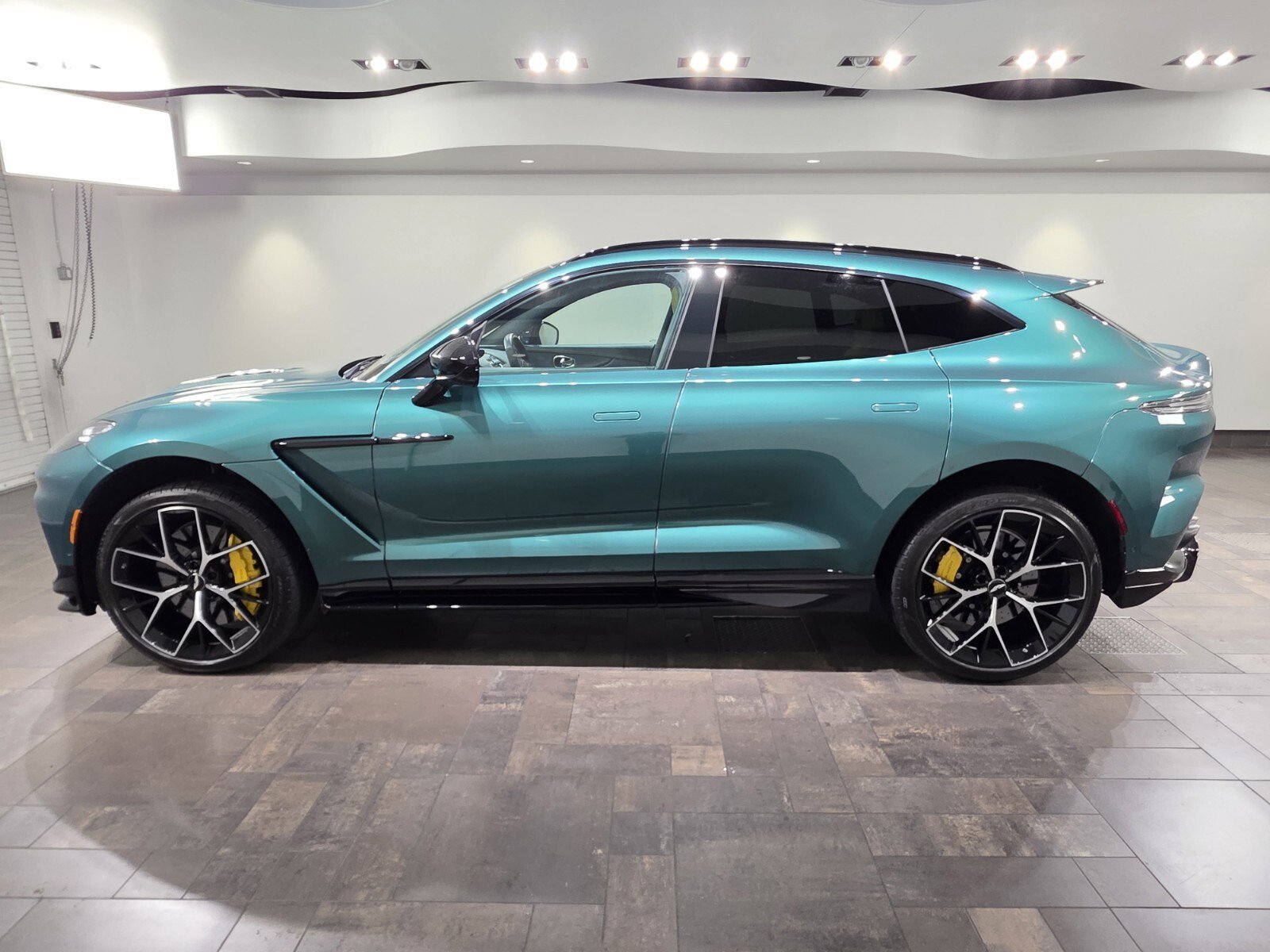 Used 2024 Aston Martin DBX 707 image 21