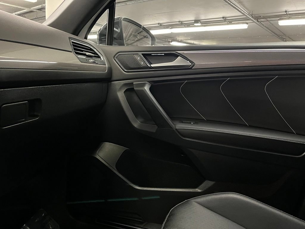 Certified 2023 Volkswagen Tiguan SE R-Line FWD image 32