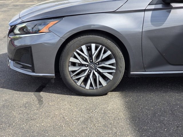 Used 2024 Nissan Altima 2.5 SV image 15