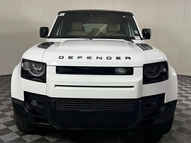 Used 2025 Land Rover Defender 110 V8 AWD/4WD image 11
