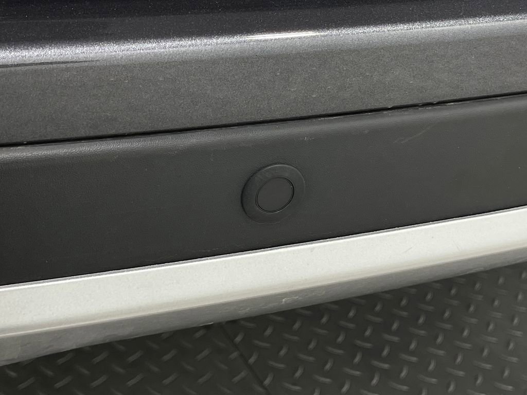 Used 2017 Toyota RAV4 Limited image 12