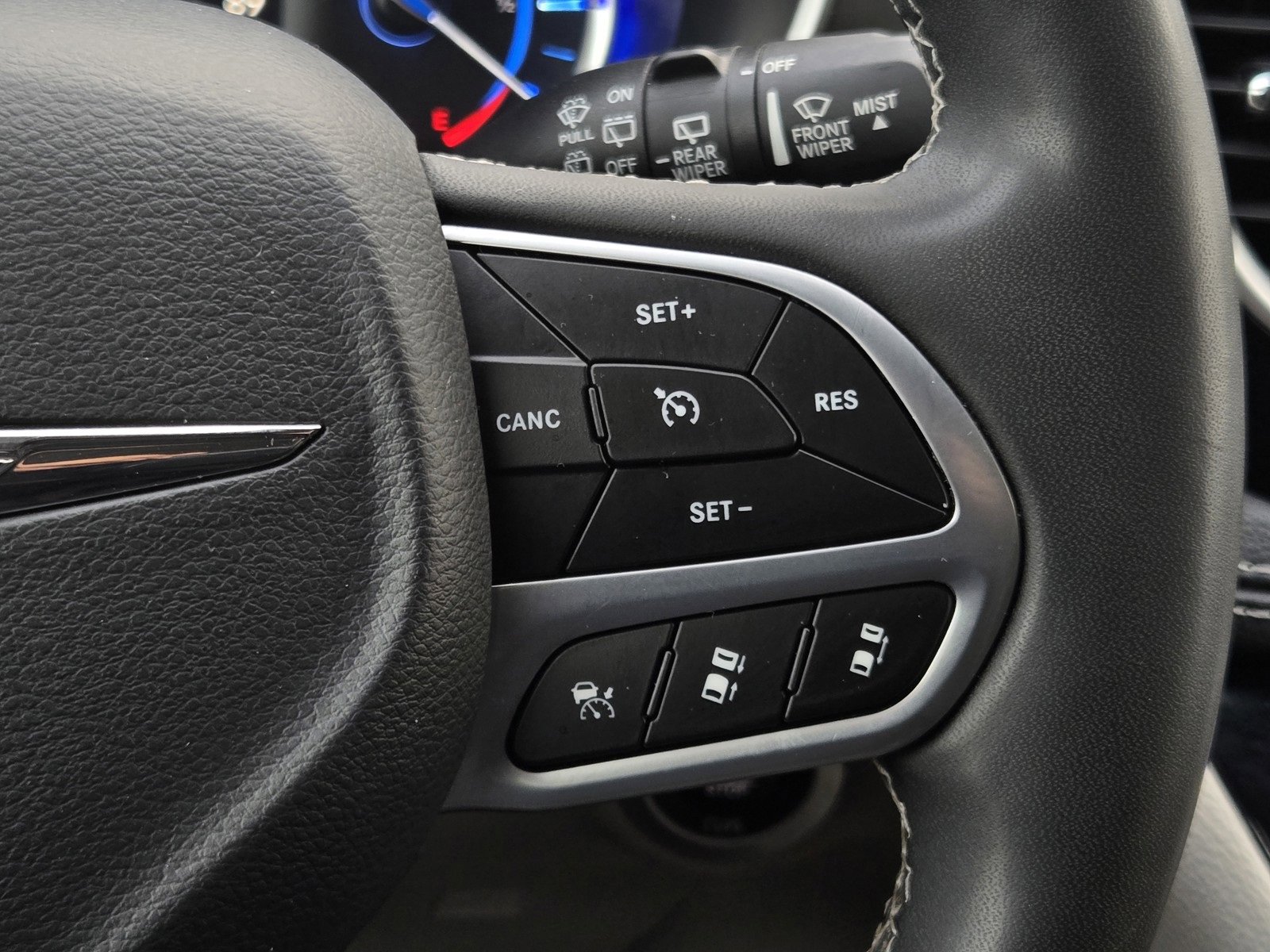 Used 2023 Chrysler Pacifica Touring-L image 19