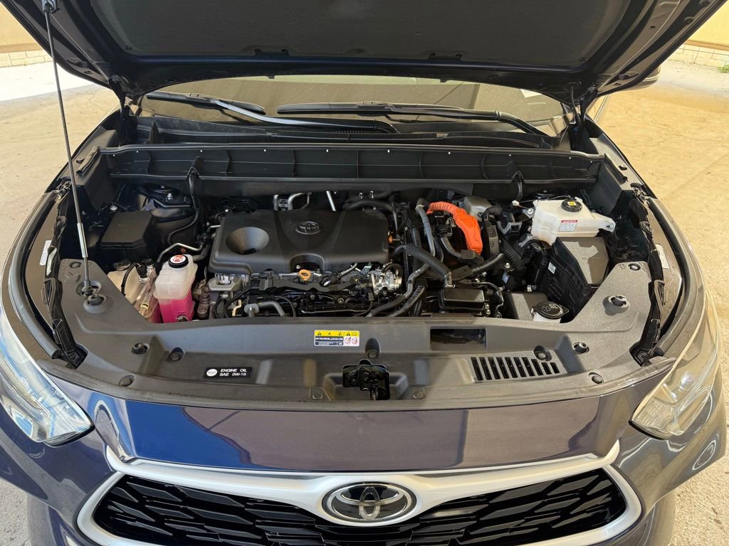 Used 2025 Toyota Highlander XLE image 43
