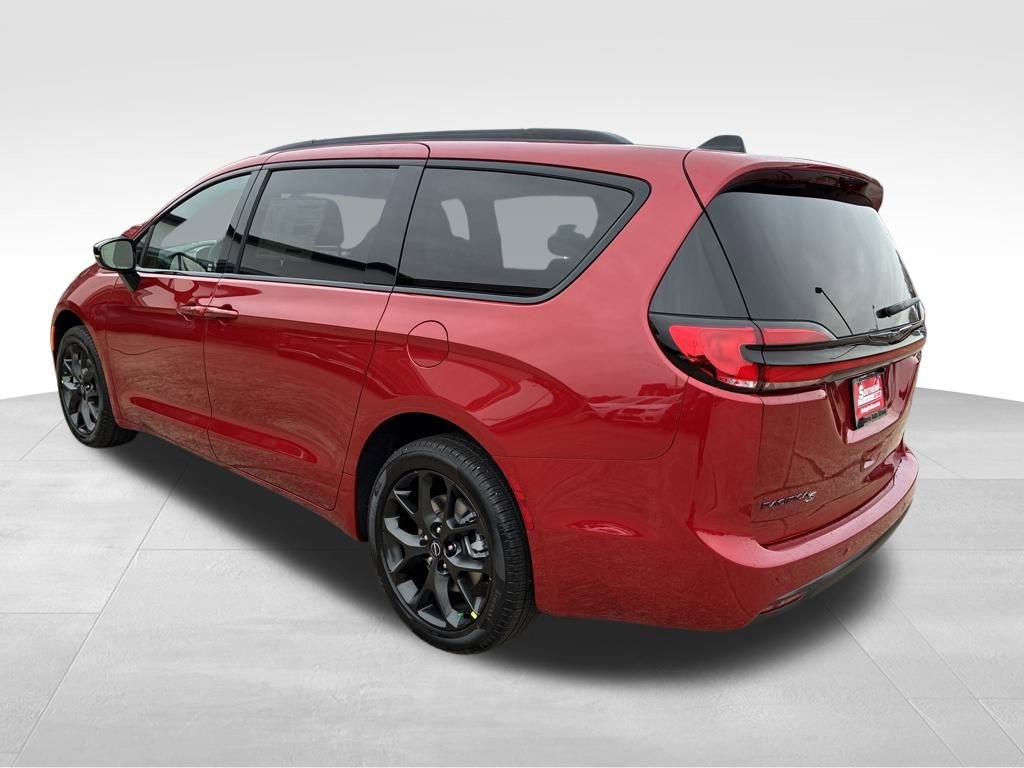 New 2026 Chrysler Pacifica Select image 3