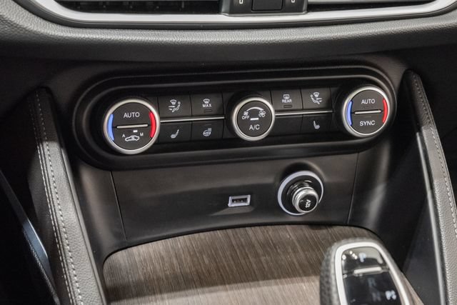 Used 2022 Alfa Romeo Stelvio Ti AWD/4WD image 19