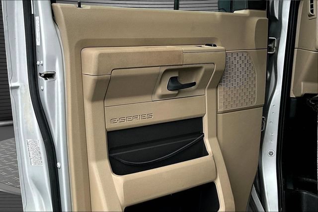 Used 2016 Ford E-450 and Econoline 450 Super Duty w/ Motorhome Prep Package RWD image 17