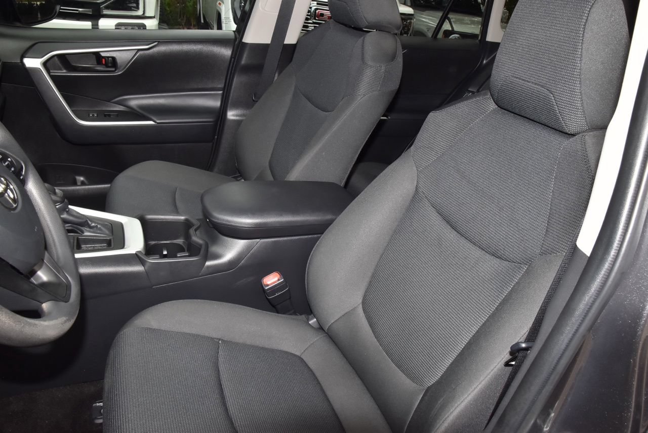 Used 2024 Toyota RAV4 LE FWD image 31