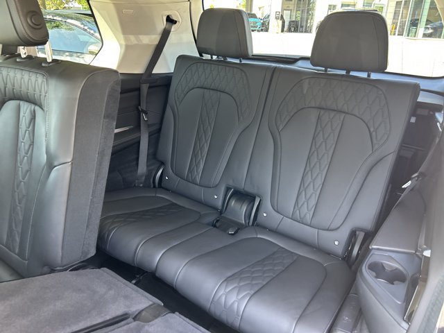Used 2022 BMW X7 xDrive40i w/ Executive Package AWD/4WD image 19