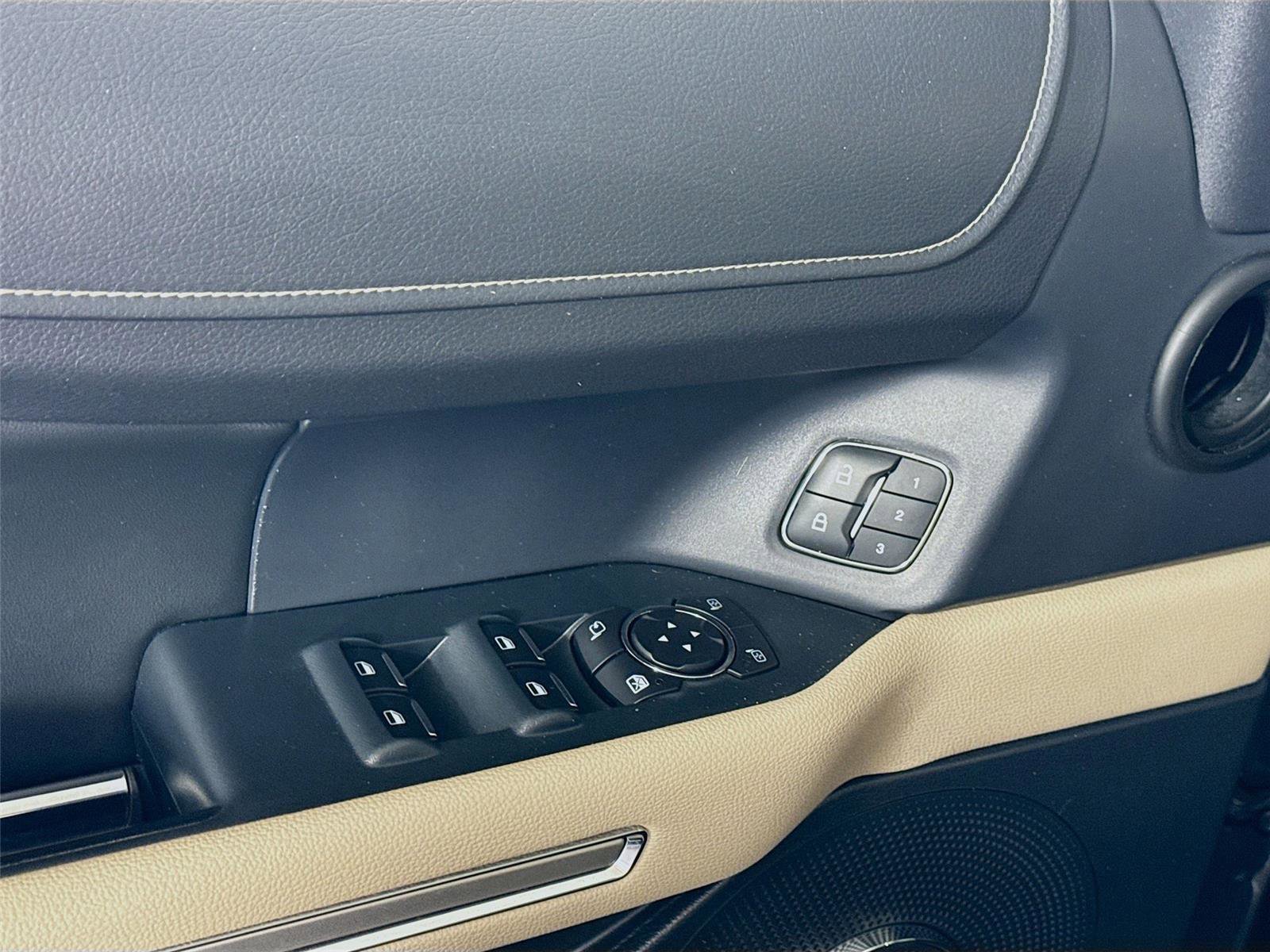 Used 2022 Ford Expedition Max Limited image 12