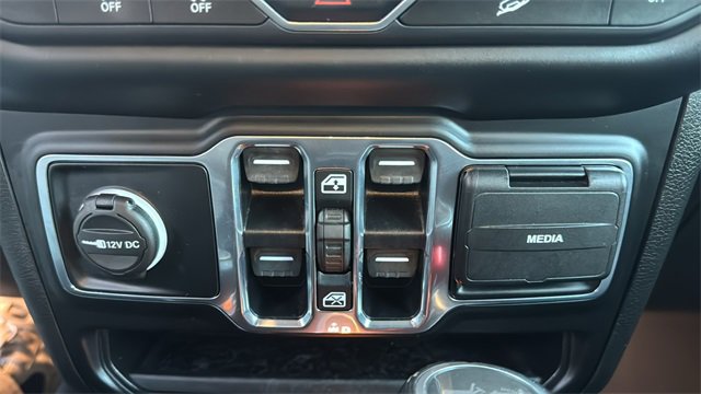 Used 2020 Jeep Wrangler Unlimited Sahara image 18