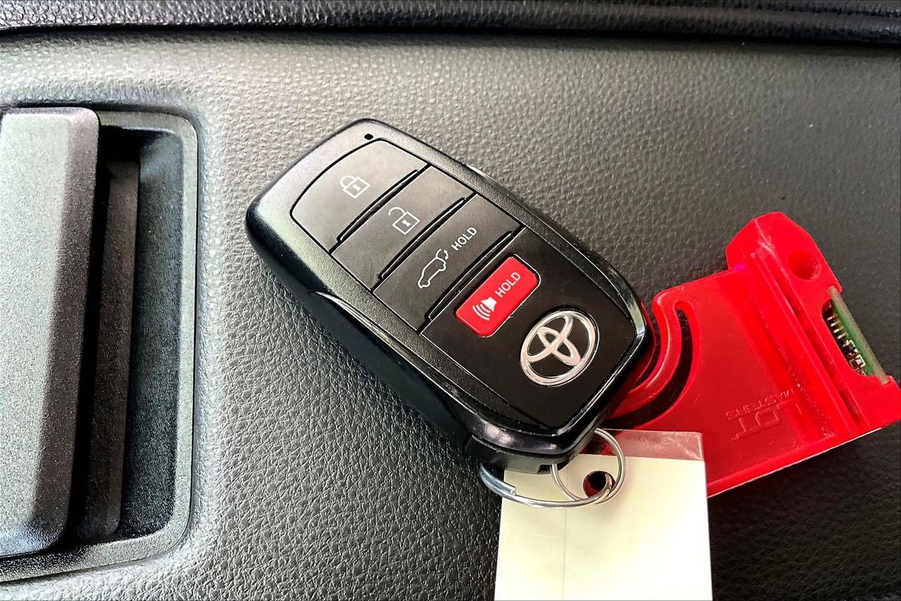 Used 2024 Toyota Grand Highlander Limited image 32