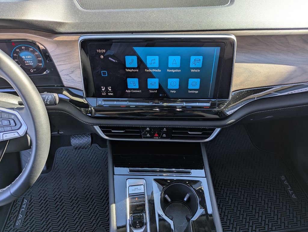 Used 2025 Volkswagen Atlas SE w/ Panoramic Sunroof Package AWD/4WD image 17