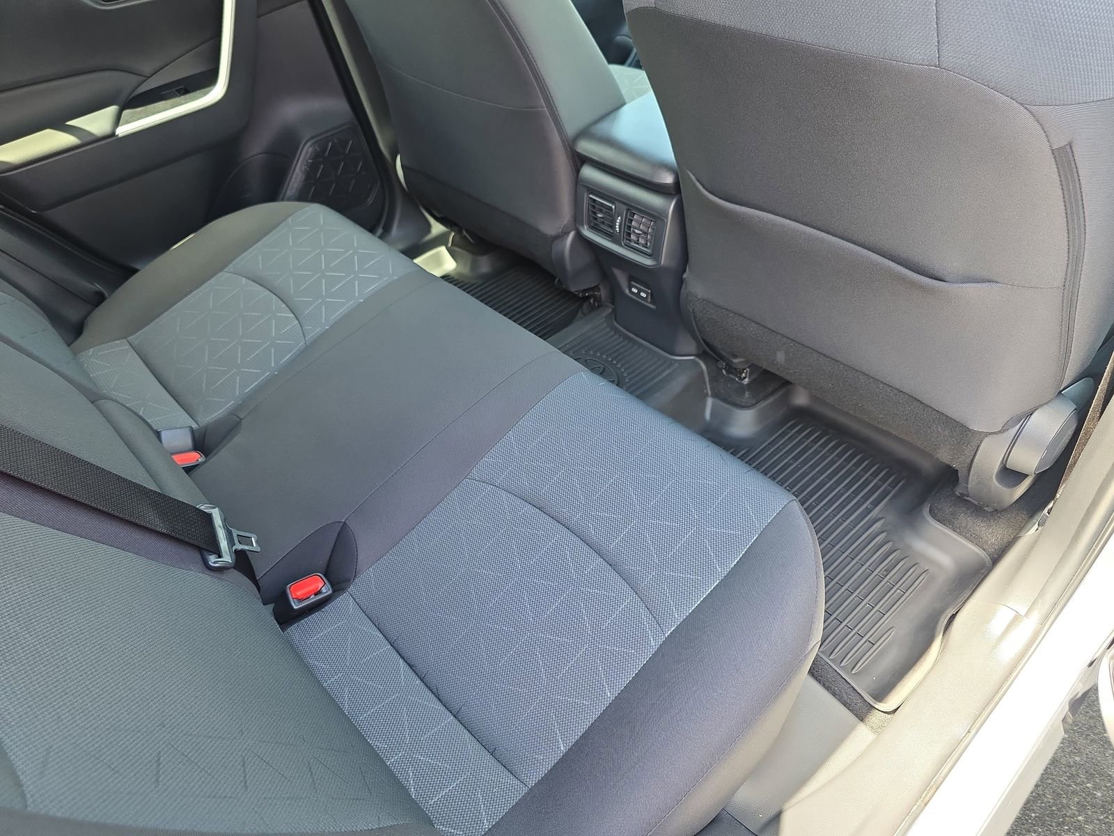 Used 2025 Toyota RAV4 XLE w/ Convenience Package FWD image 11