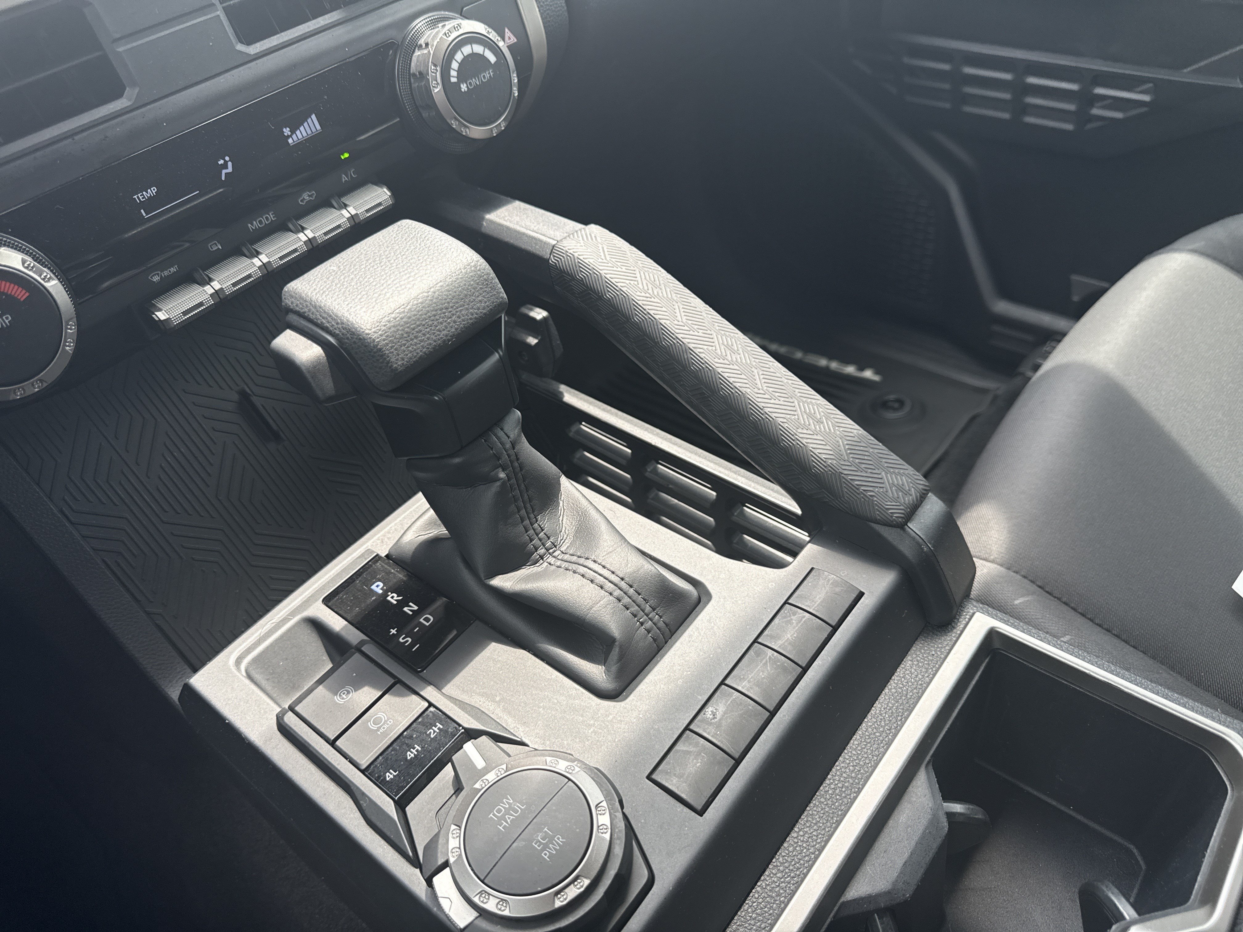 Used 2025 Toyota Tacoma SR5 AWD/4WD image 26