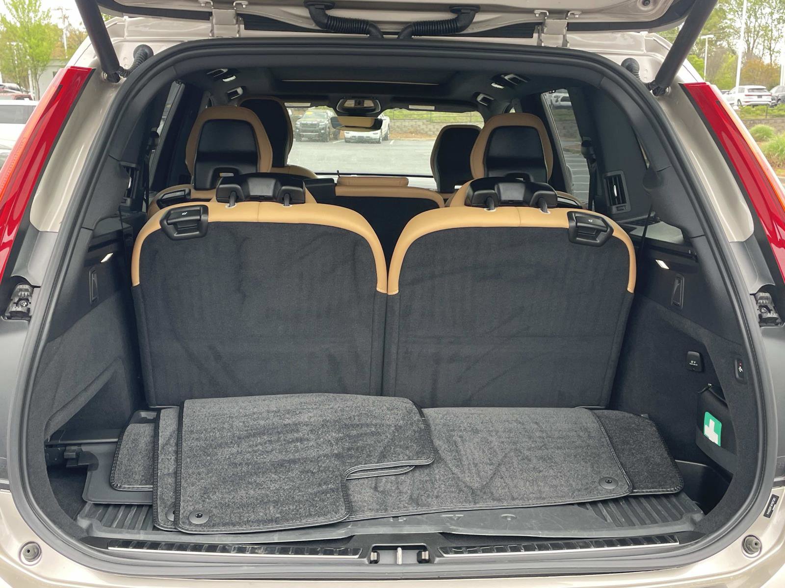 Certified 2024 Volvo XC90 B6 Ultimate w/ Protection Package Premier image 10