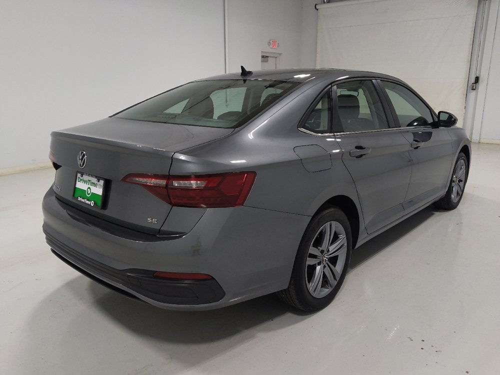 Used 2024 Volkswagen Jetta SE FWD image 9