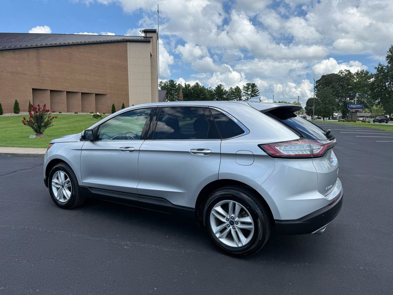 Used 2018 Ford Edge SEL w/ Equipment Group 201A FWD image 6